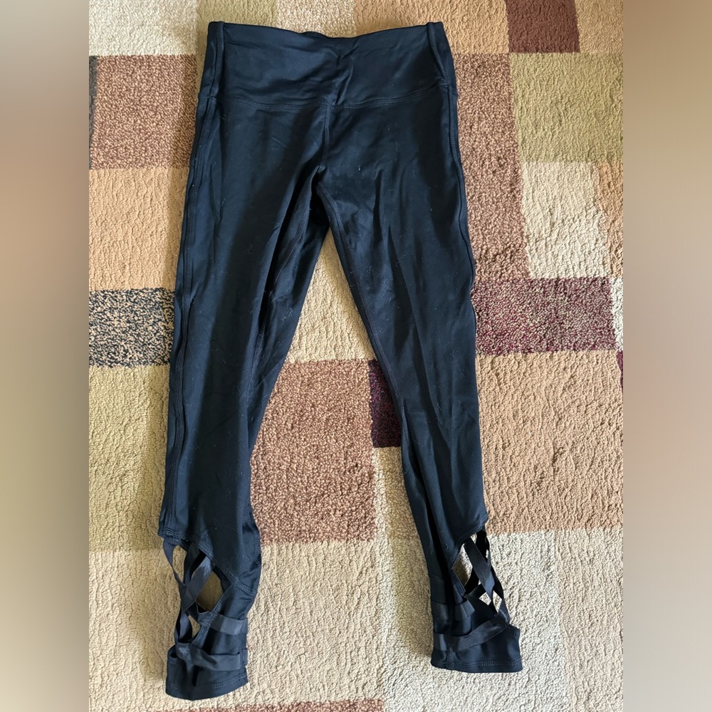 Active Life black leggings with fun cut out on the ends size small